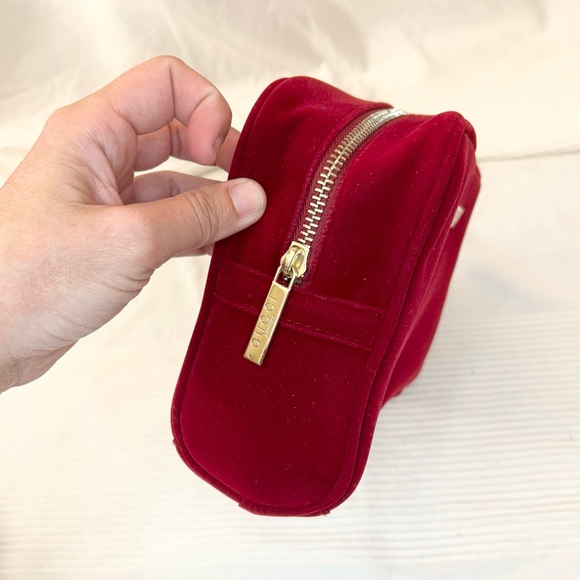 Gucci Red Velvet Cosmetics Bag / Clutch - Picture 12 of 16